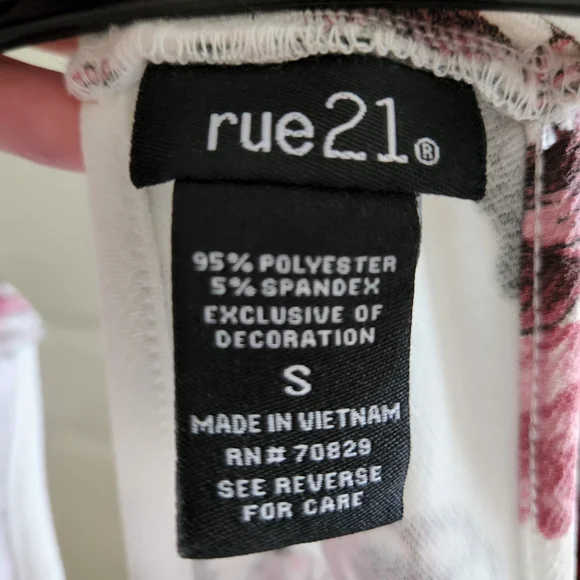 Small Rue21 Top - Picture 3 of 3
